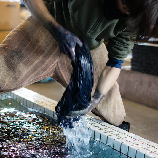 藍染チーフ / ￥10,780（税込）